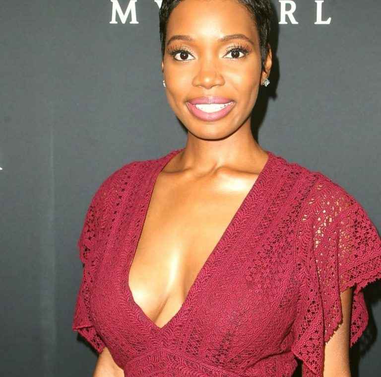 Morgan Alexandra ouvre le décolleté à la première de « Forever my girl »