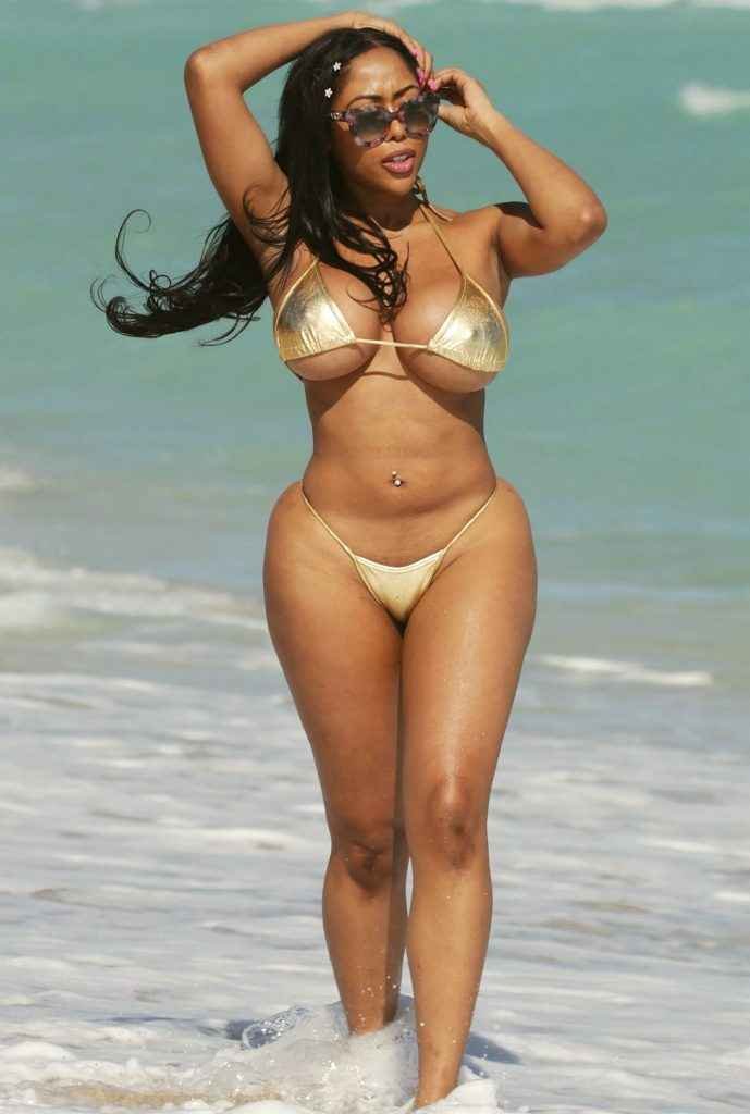 Moriah Mills en bikini à Miami Beach