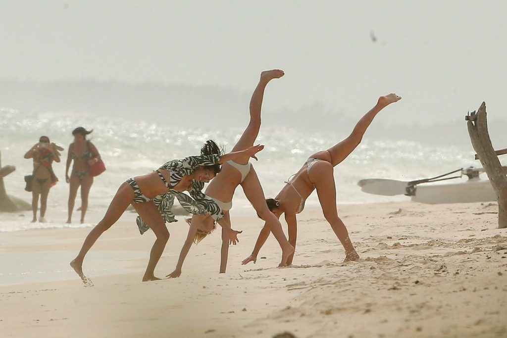 Nina Dobrev en bikini à Tulum, Mexique