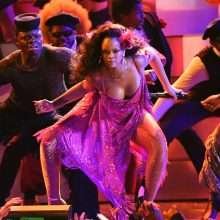 Rihanna ouvre le décolleté aux Grammy Awards 2018
