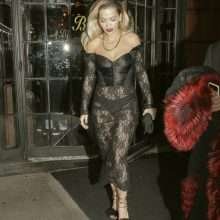 Rita Ora en petite culotte à New-York