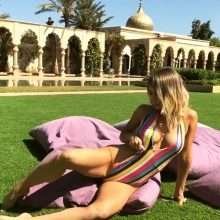 Sara Underwood exhibe ses seins en maillot de bain
