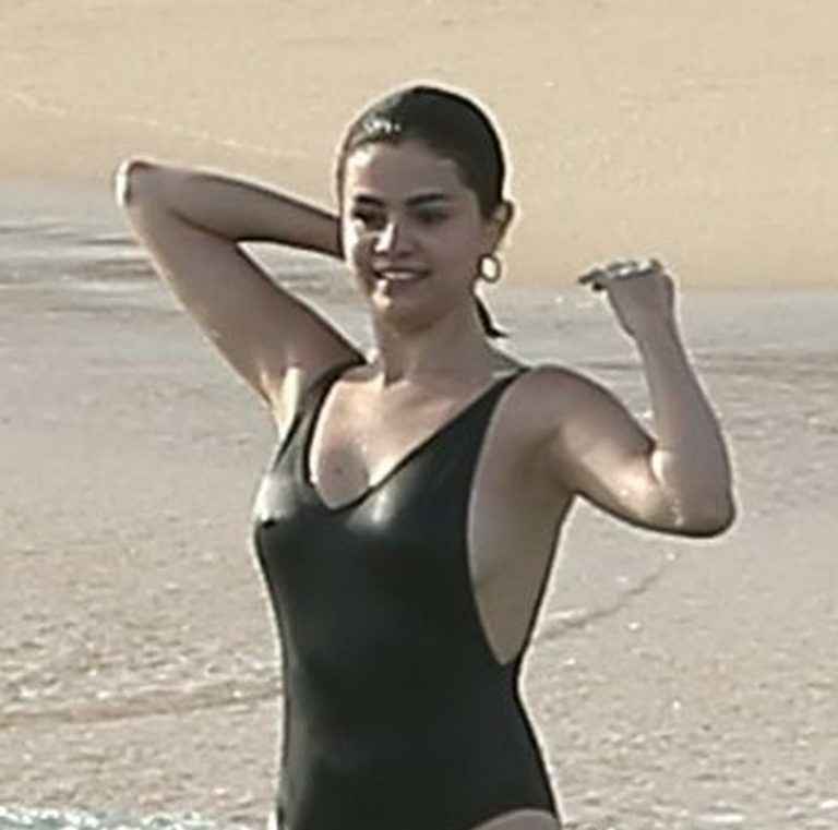 Selena Gomez en maillot de bain au Mexique