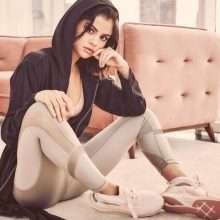Selena Gomez pose pour Puma dans Vogue