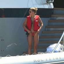 Sofia Richie en bikini à Cannes