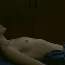 Stacy Martin nue dans "La redoutable"