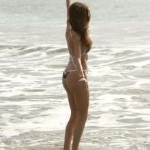 Blanca Blanco dans un mini bikini à Malibu