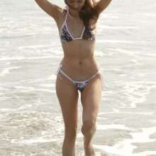 Blanca Blanco dans un mini bikini à Malibu