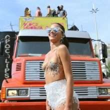 Bruna Marquezine fait le show au carnaval de Rio
