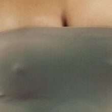 Christina Milian fait des selfies à moitié nue