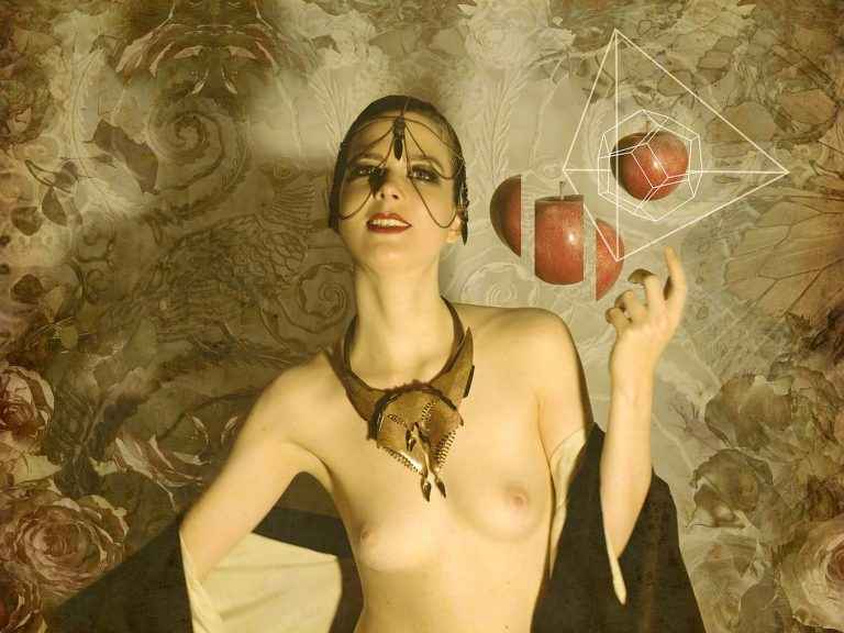 Clémence Quélennec seins nus