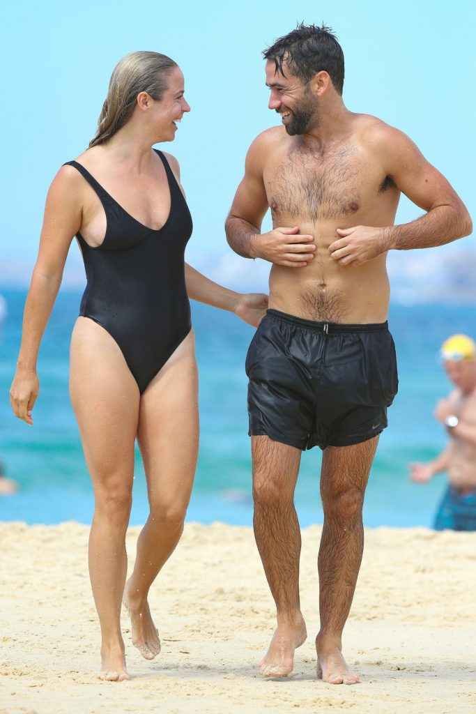 Elise Stacy en maillot de bain à Bondi Beach