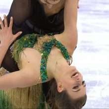 Oups, Gabriella Papadakis exhibe un sein nu aux Jeux Olympiques