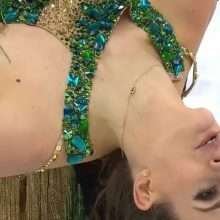 Oups, Gabriella Papadakis exhibe un sein nu aux Jeux Olympiques