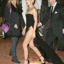 Oups, Halsey exhibe sa petite culotte au Gala Amfar