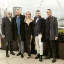 Jennifer Lawrence sans soutien-gorge à Londres