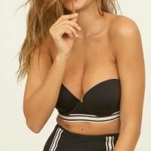 Josephine Skriver en bikini et maillot de bain pour H&M