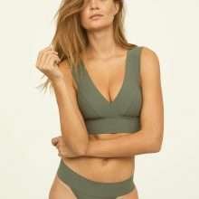 Josephine Skriver en bikini et maillot de bain pour H&M