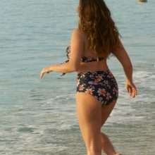 Kelly Brook en bikini à Antigua