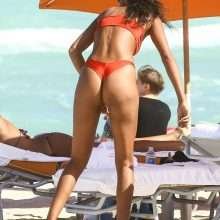 Lais Ribeiro toujours en bikini à Miami