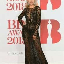 Lottie Moss dans une robe transparente aux Brit Awards