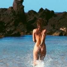 Marisa Papen nue à la mer