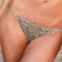 Miranda Kerr pose en lingerie dans Babe Mag
