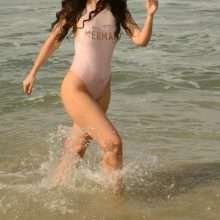Natasha Blasick en maillot de bain à Malibu