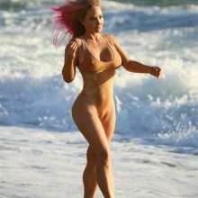 Nikki Lund en maillot de bain à Malibu