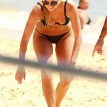 Renae Ayris en bikini à Bondi Beach