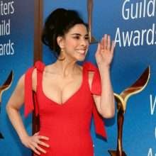 Sarah Silverman exhibe son décolleté aux Writers Guild Awards