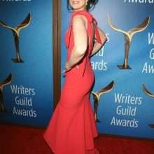 Sarah Silverman exhibe son décolleté aux Writers Guild Awards