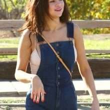 Selena Gomez se balade en jean à Los Angeles