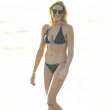 Stephanie Pratt en bikini à Malibu