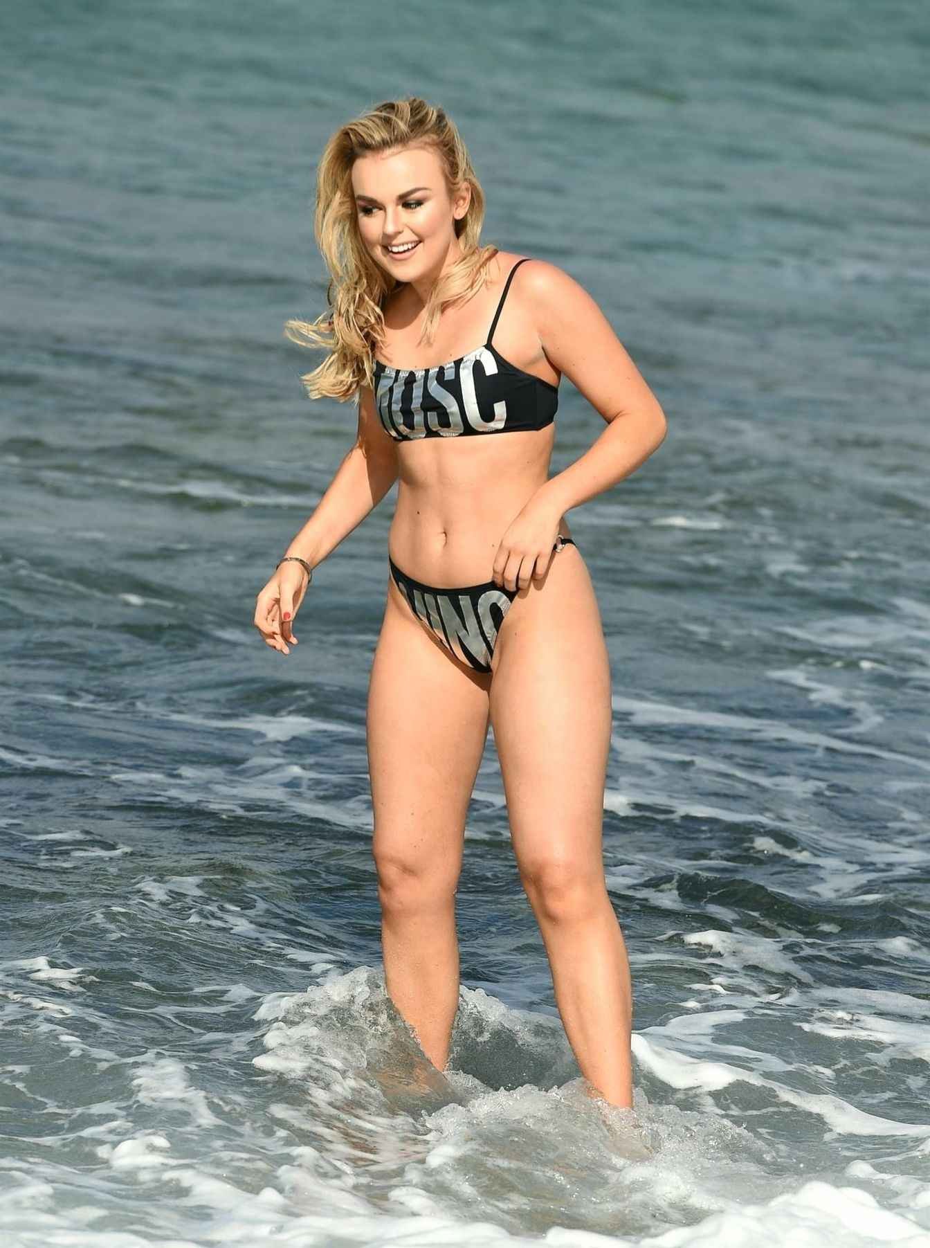 Tallia Storm en bikini au Cap-Vert