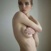 Adèle Simphal seins nus
