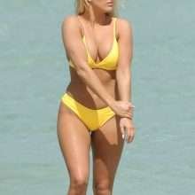 Amber Turner en bikini à Dubaï