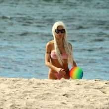 Angélique Morgan en bikini à Malibu