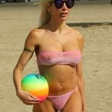 Angélique Morgan en bikini à Malibu