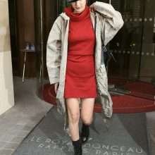 Bella Hadid a les seins qui pointent à Paris