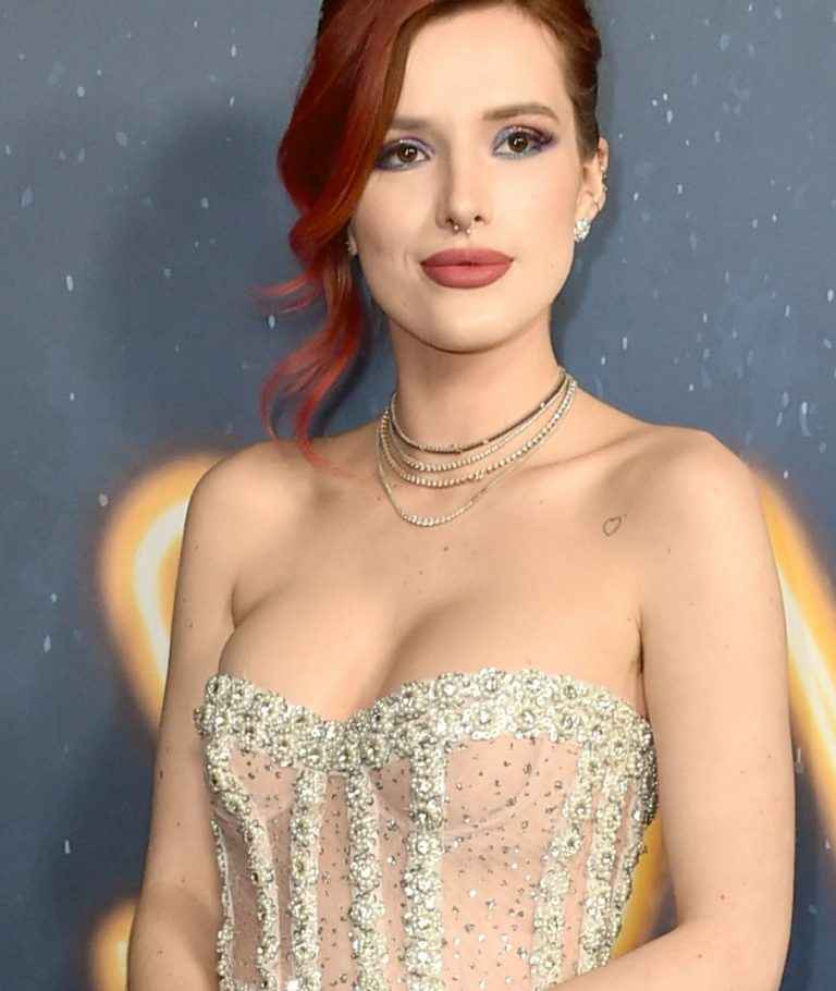 Bella Thorne ouvre le décolleté à la première de « Midnight Sun »