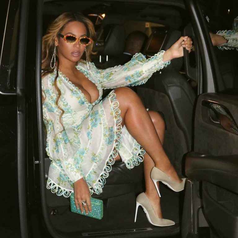 Beyoncé ouvre le décolleté