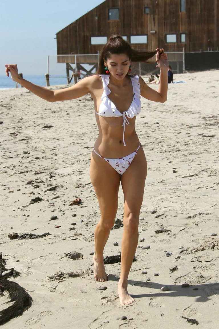 Blanca Blanco de retour à Malibu en bikini