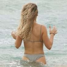 DJ Tigerlily en bikini à Maroubra Beach