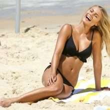 Elyse Knowles en bikini à Bondi Beach