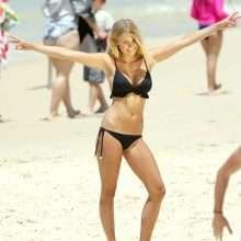 Elyse Knowles en bikini à Bondi Beach