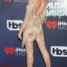 Hailey Baldwin aux iHeartRadio Music Awards