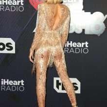 Hailey Baldwin aux iHeartRadio Music Awards