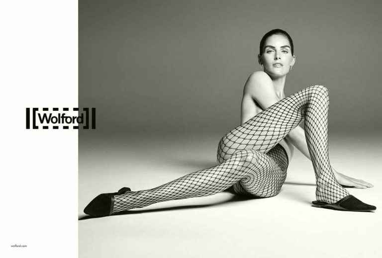 Hilary Rhoda seins nus