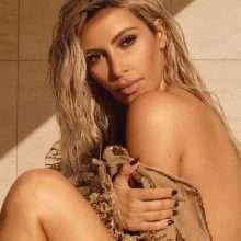 Kim Kardashian pose dans Vogue